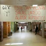 El pasado 14 de febrero la Facultad de Políticas de Madrid amaneció llena de pancartas como las de la imagen