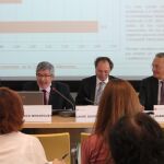 Los decanos de los tres colegios provinciales de Economistas de la Comunitat, ayer durante la rueda de prensa