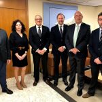 El presidente de Caja Rural del Sur, José Luis García-Palacios Álvarez, firmó cuatro convenios de colaboración con los presidentes de las Asociaciones Provinciales de Estanqueros de Huelva, Antonio Martín Carrasco, Sevilla, Olivia Escaja Clavero, Cádiz, Salvador Vera Acosta, y Córdoba, Manuel Juan Fernández Vicario / Foto: La Razón