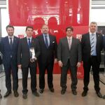 Carsín, Poyatos y Monllor de Grupo Montalt y García Conde y Divar de Kia Motors Iberia junto con el equipo de KIA