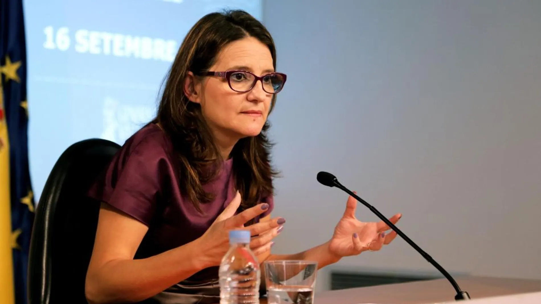 La vicepresidenta del Consell, Mónica Oltra, durante la rueda de prensa de ayer