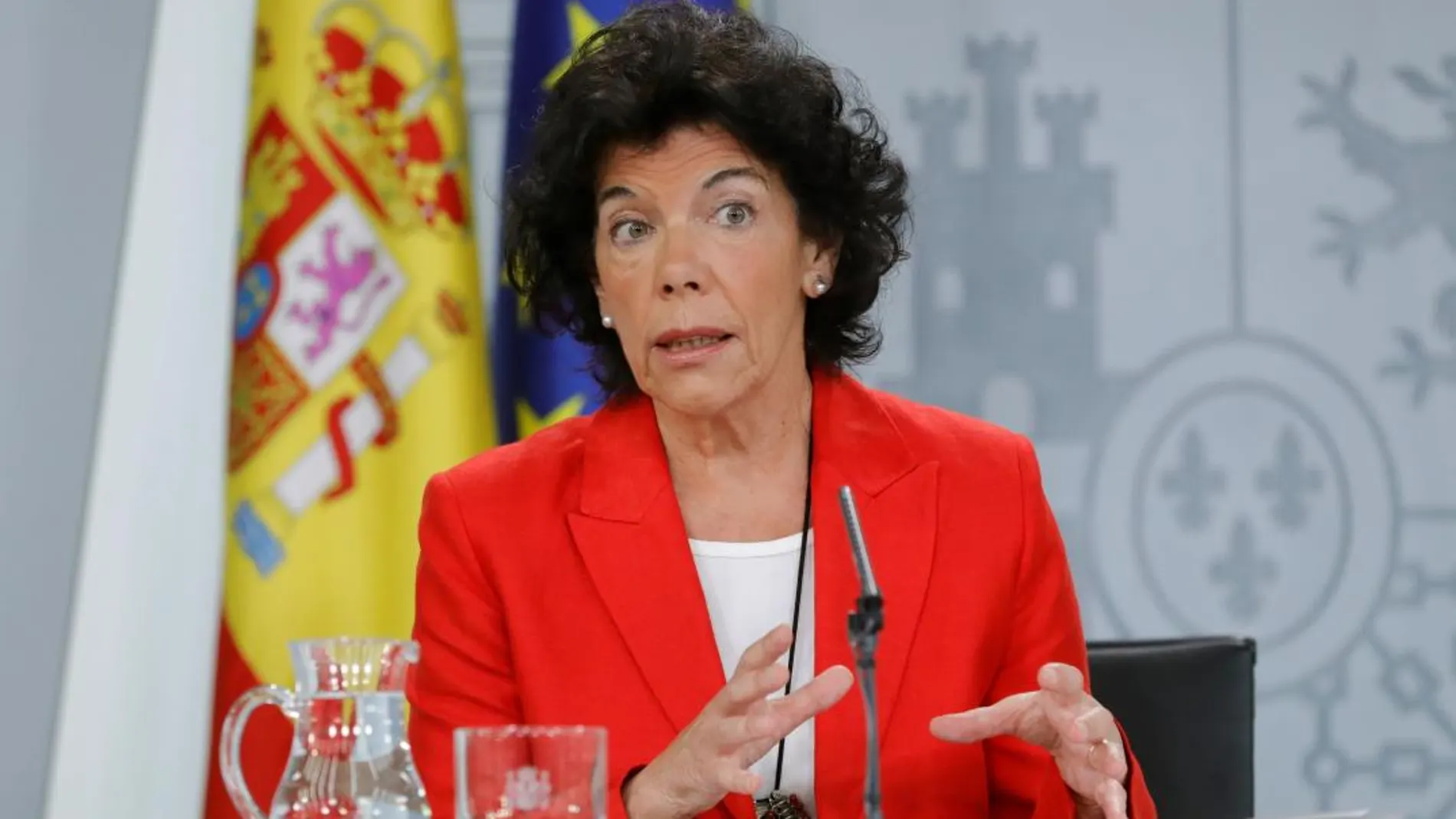 La portavoz del Gobierno, Isabel Celaá, durante su rueda de prensa esta tarde en Moncloa. EFE/JuanJo Martín