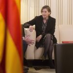 La presidenta del Parlament, Carme Forcadell, hoy durante la reunión en Barcelona con el presidente de las Cortes Valencianas, Enric Morera