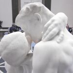 Homenaje artístico al amor. Una copia del beso de Rodin que el museo de Filadelfia le dedica al escultor y que celebra con una muestra los 100 años de su muerte