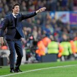 Solari dirige a su equipo desde la banda del Camp Nou / Ap