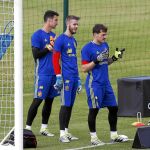 De Gea, con Casillas y Sergio Rico, en un entrenamiento