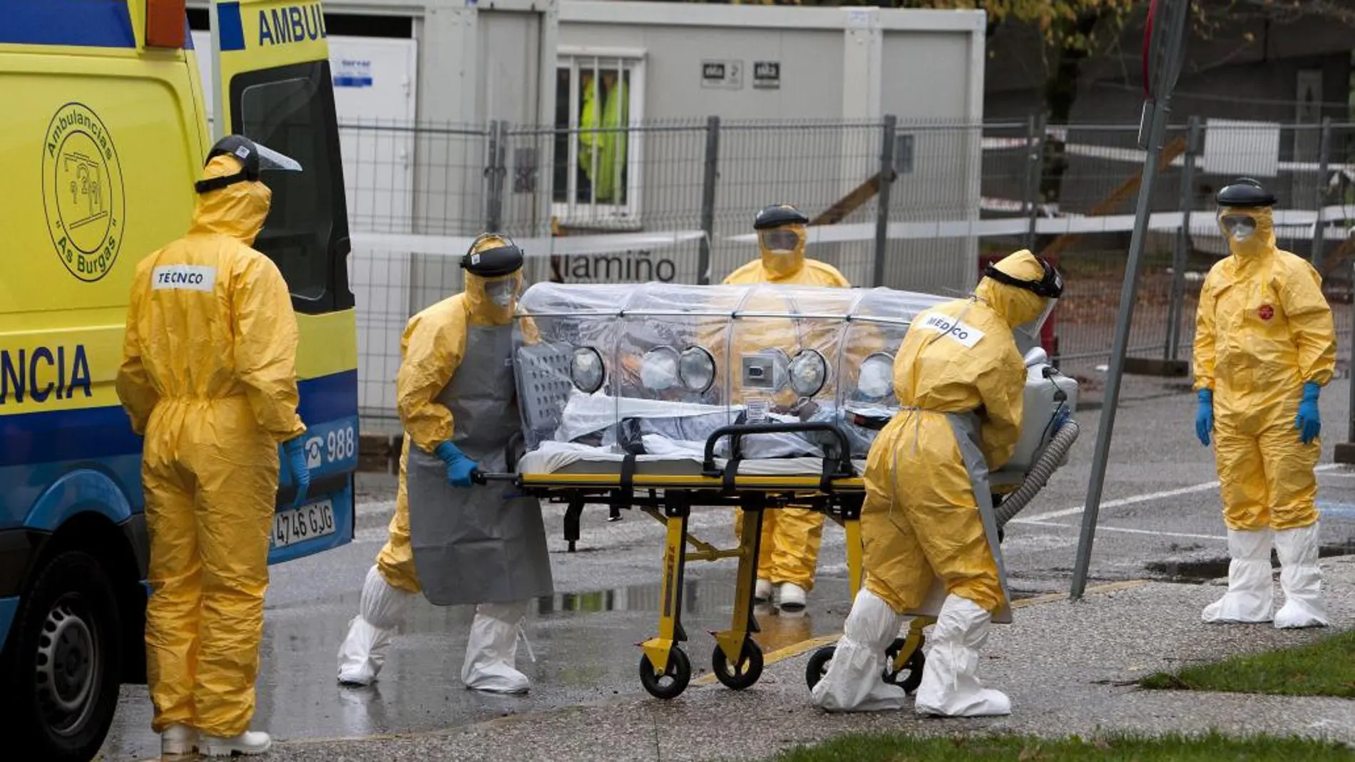 Traslado desde La Coruña a Vigo del hombre posible portador de ébola ha llegado al hospital Meixoeiro