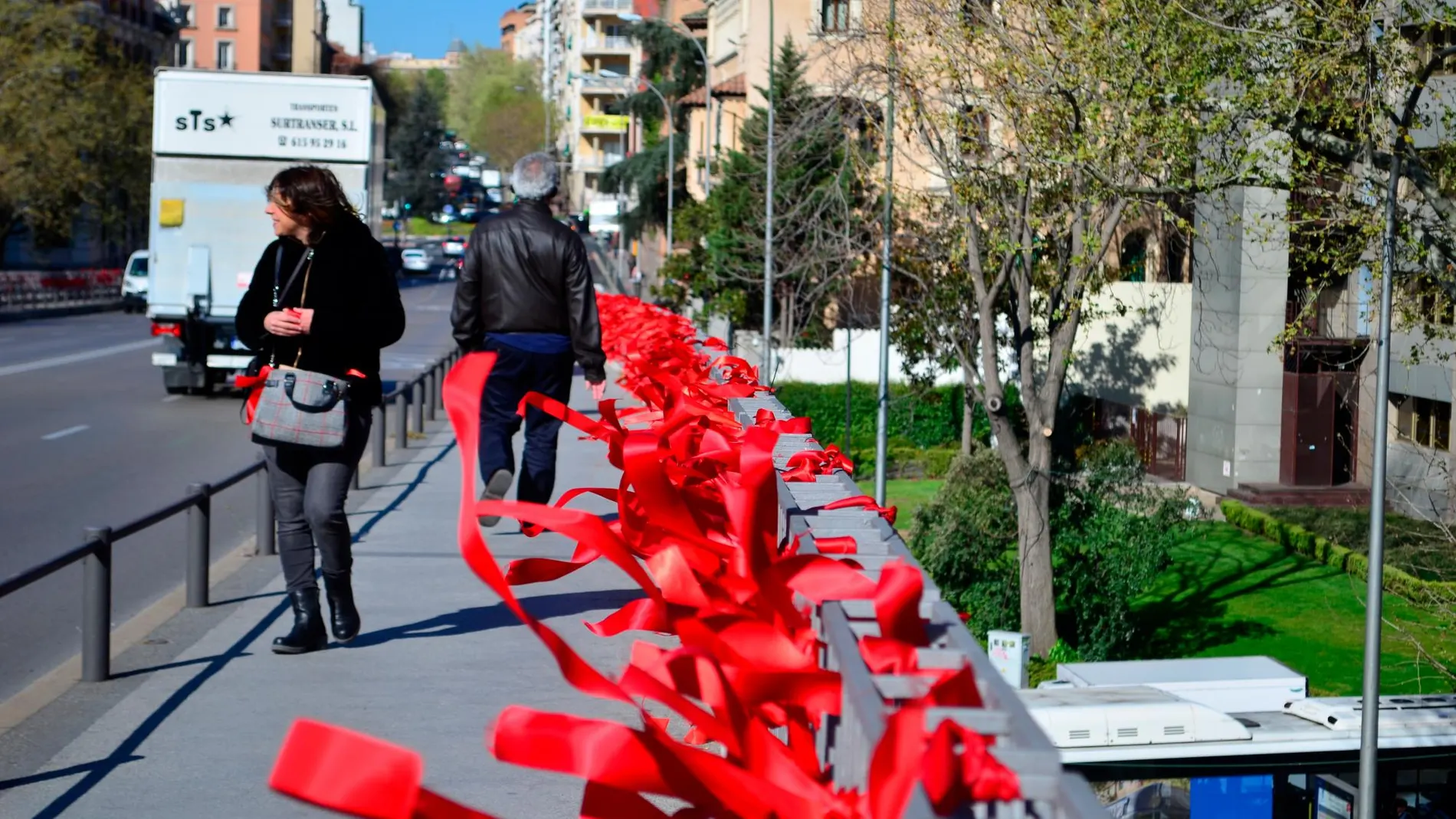 Los lazos han cubierto el puente de Rubén Dario