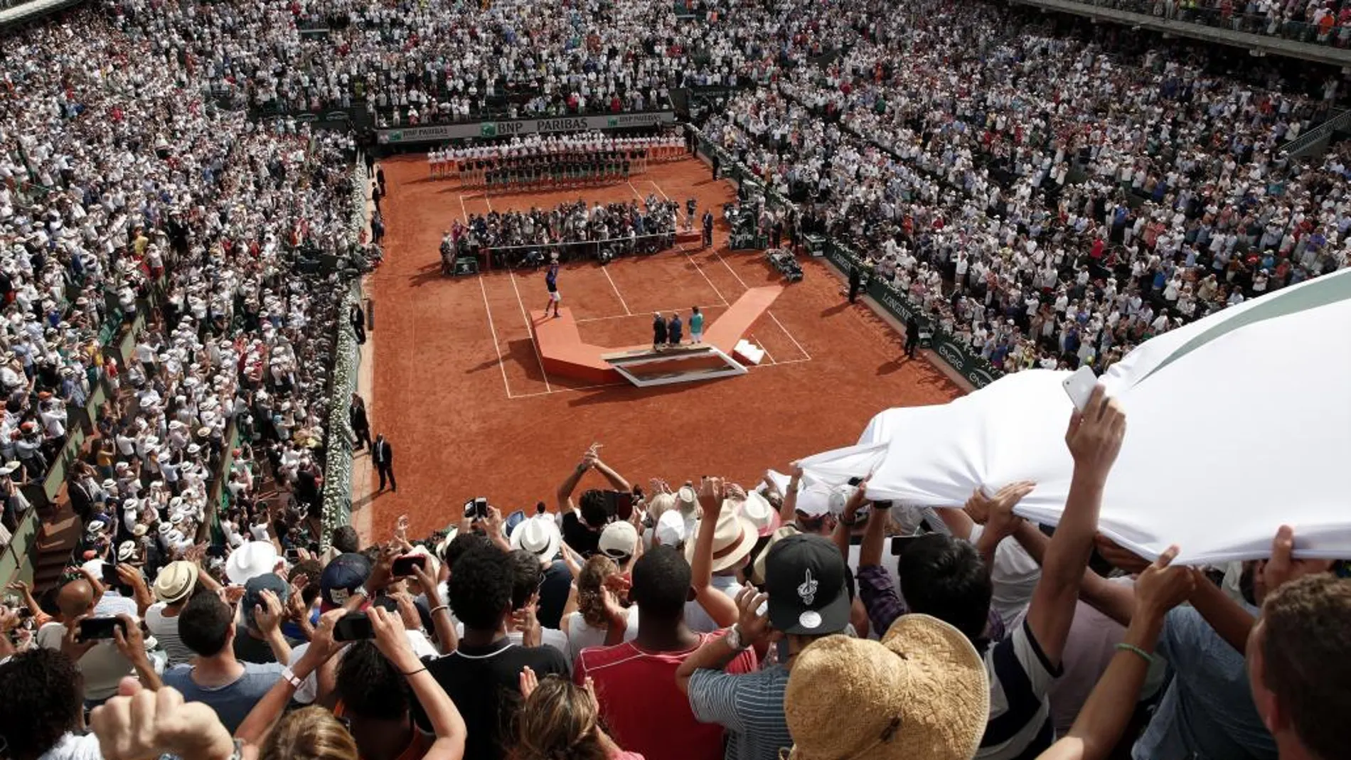 Roland Garros rinde un homenaje especial a Nadal por su décimo triunfo