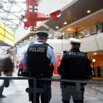 Policía en la estación de Berlín