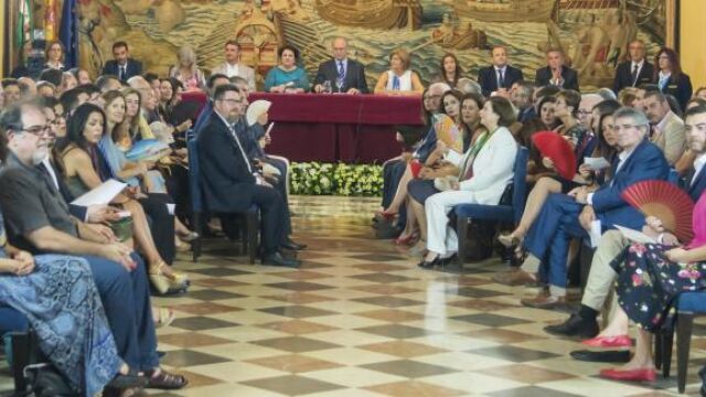 El Parlamento de Andalucía rememoró los 35 años de su nacimiento con un acto conmemorativo en el Real Alcázar, el enclave que acogió el Pleno de constitución de la Cámara autonómica