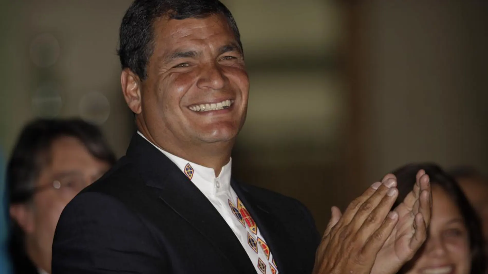 El presidente Rafael Correa celebra su victoria