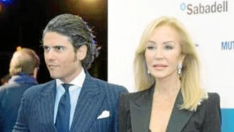 Carmen Lomana y Julián Porras, a su llegada al XX Aniversario de LA RAZÓN