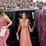 El pívot de los Memphis Grizzlies de la NBA Marc Gasol y su esposa, a su llegada a la boda de Sergio Llull y Almudena Cánovas.