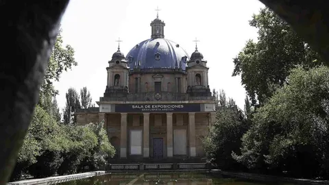 Exterior del Monumento a los Caídos, en Pamplona, donde se encuentran los restos mortales de los generales Emilio Mola y José Sanjurjo.