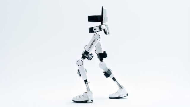 Cyberdine exhibirá tres robots. Uno de ellos es éste, diseñado para ayudar a la movilidad de personas con discapacidad o debilidad en extremidades inferiores