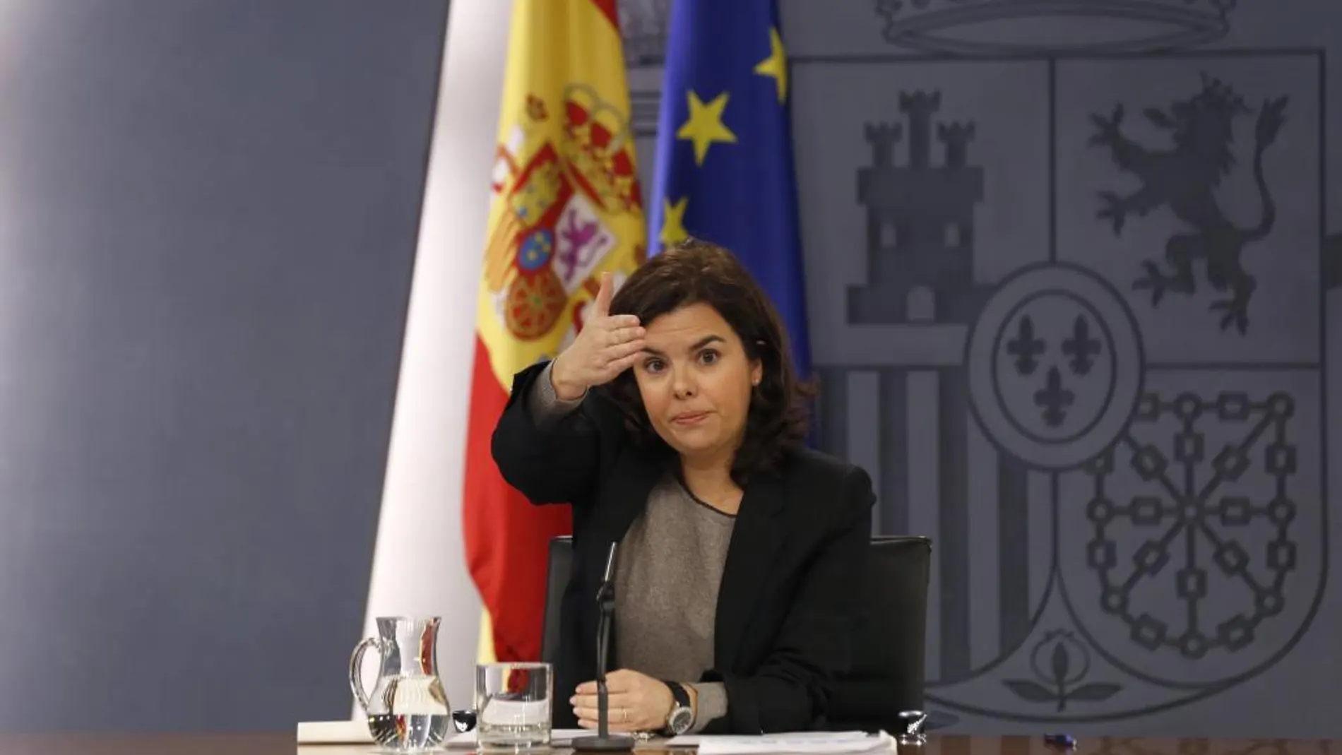 La vicepresidenta del Gobierno, Soraya Sáenz de Santamaría, durante la rueda de prensa tras la reunión del Consejo de Ministros