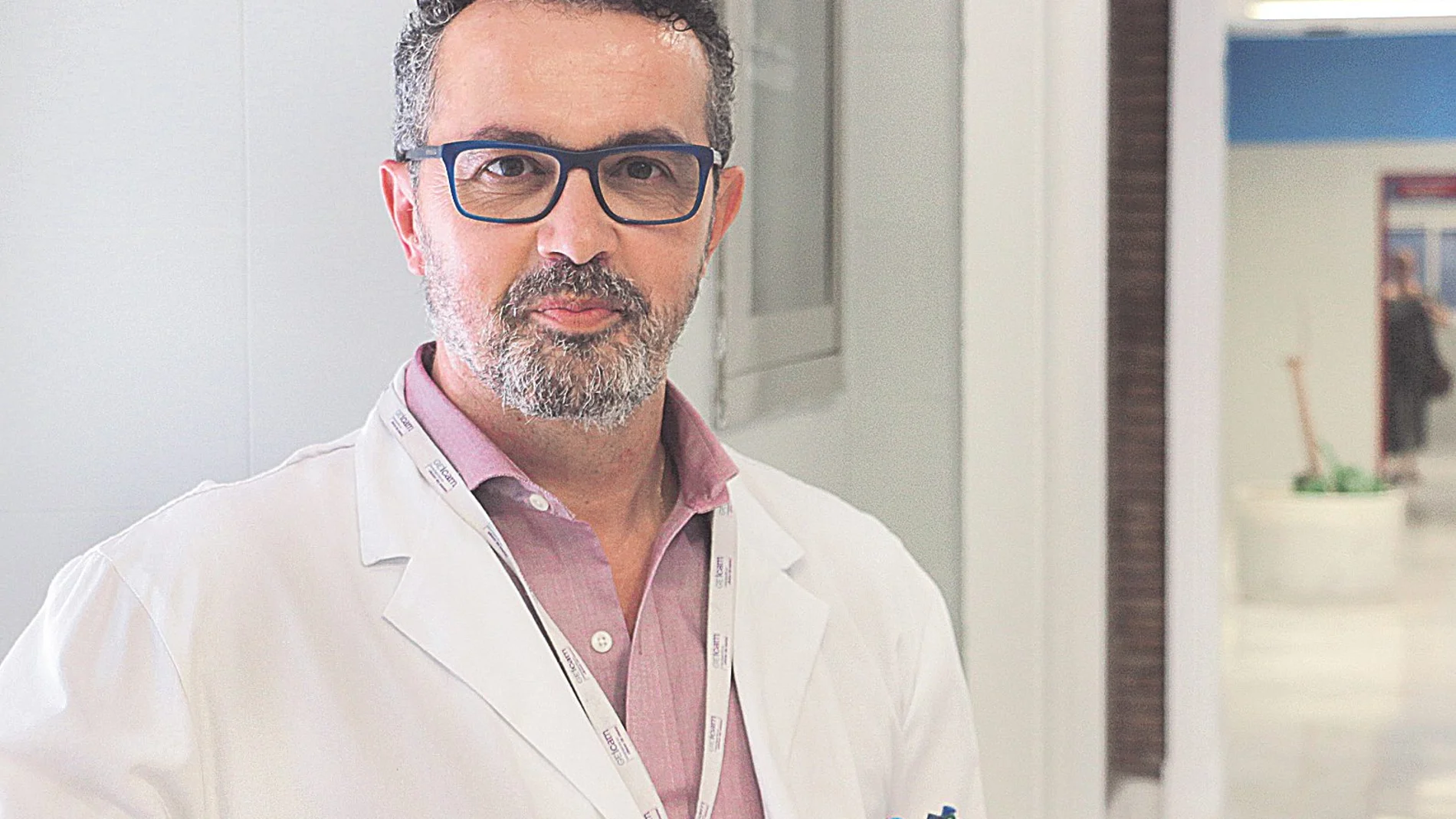 Manuel Ruiz Borrego, responsable de la Unidad de Cáncer de Mama del Hospital Universitario Virgen del Rocío de Sevilla y presidente de la Sociedad Andaluza de Oncología Médica