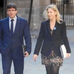 Puigdemont y Munté, ayer, minutos antes de la reunión semanal del gobierno catalán en el Palau de la Generalitat