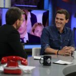 Pablo Motos, junto a Albert Rivera en "El Hormiguero"