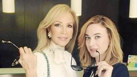 Carmen Lomana con Marta Hazas durante el rodaje de «Las Rubias»