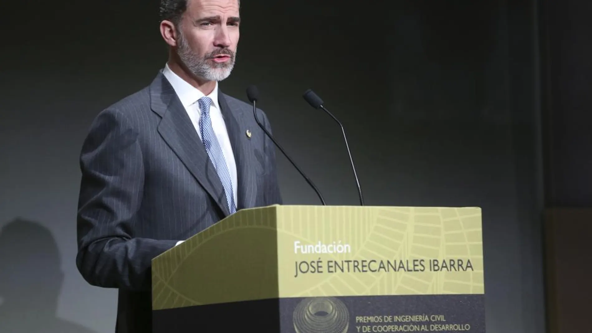 El Rey, ayer, en la 7ª entrega de premios de la Fundación Entrecanales al ingeniero Shigeo Takahashi y a la ONG Ayuda en Acción