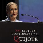 La presidenta de la Comunidad de Madrid, Cristina Cifuentes, durante la inauguración de la XXI lectura continuada del Quijote