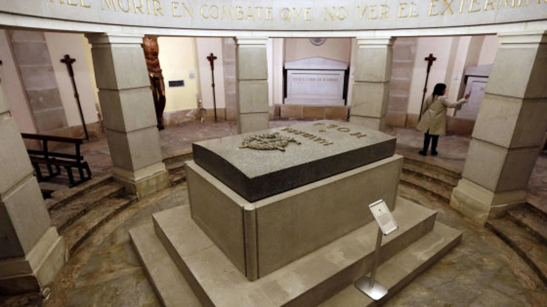Interior de la cripta del Monumento a los Caídos, en Pamplona / Efe