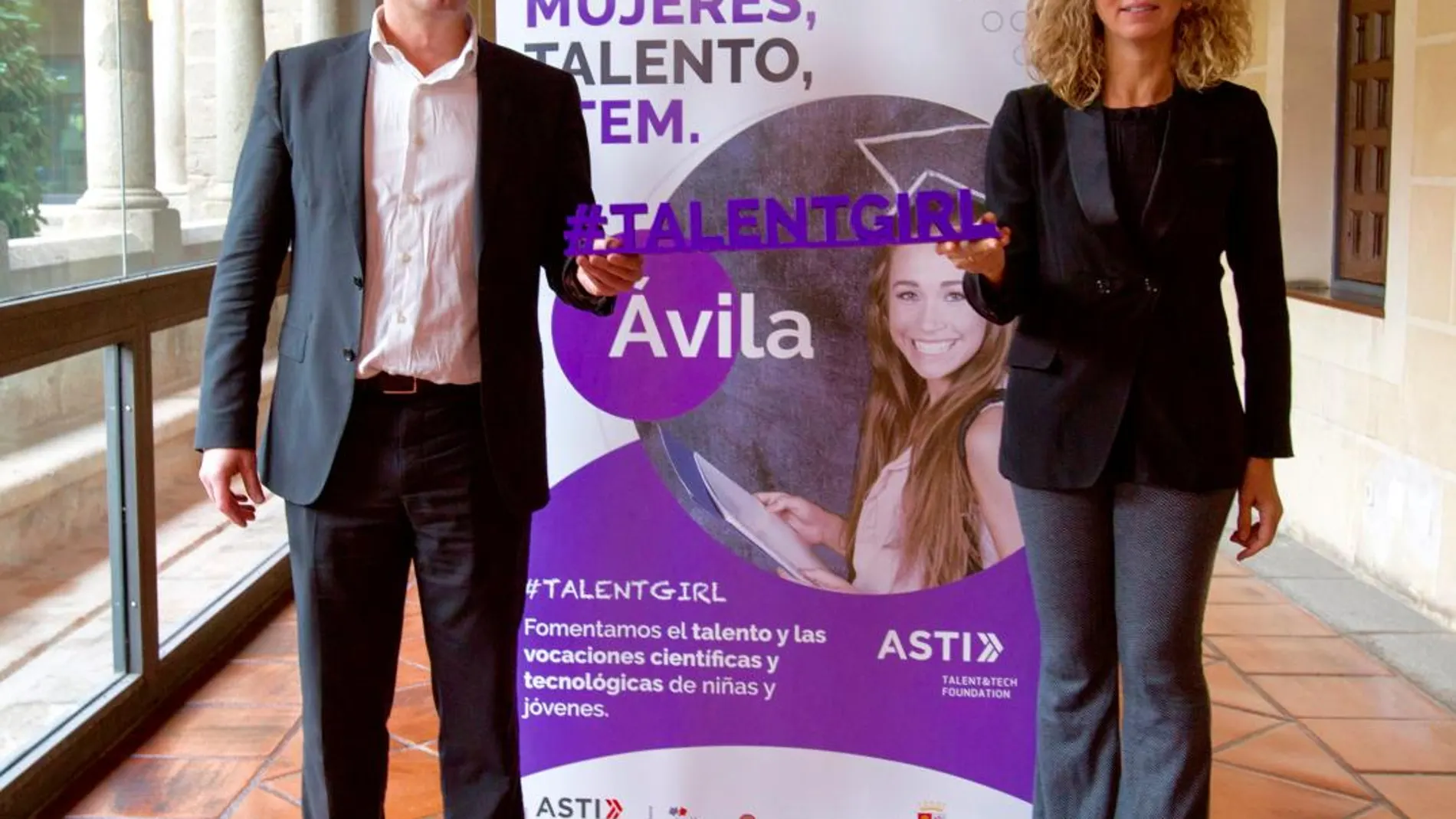 La consejera de Familia e Igualdad de Oportunidades, Alicia García, y el director de la Fundación ASTI, Roberto Sanz, presentan una nueva edición del programa Stem Talent Girl en Castilla y León