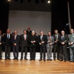 Los premiados, junto al presidente de la Fundación Cajasol, Antonio Pulido