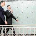 El presidente del Gobierno, Pedro Sánchez, se reunió con el primer ministro marroquí, Saadeddine Othmani, durante su viaje oficial ayer a Rabat (Marruecos)