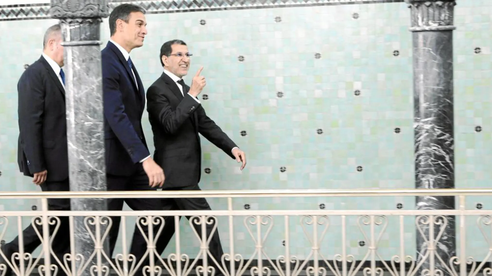 El presidente del Gobierno, Pedro Sánchez, se reunió con el primer ministro marroquí, Saadeddine Othmani, durante su viaje oficial ayer a Rabat (Marruecos)