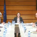 La consejera de Agricultura y Ganadería, Milagros Marcos, preside la Mesa Regional de la Leche de Vacuno