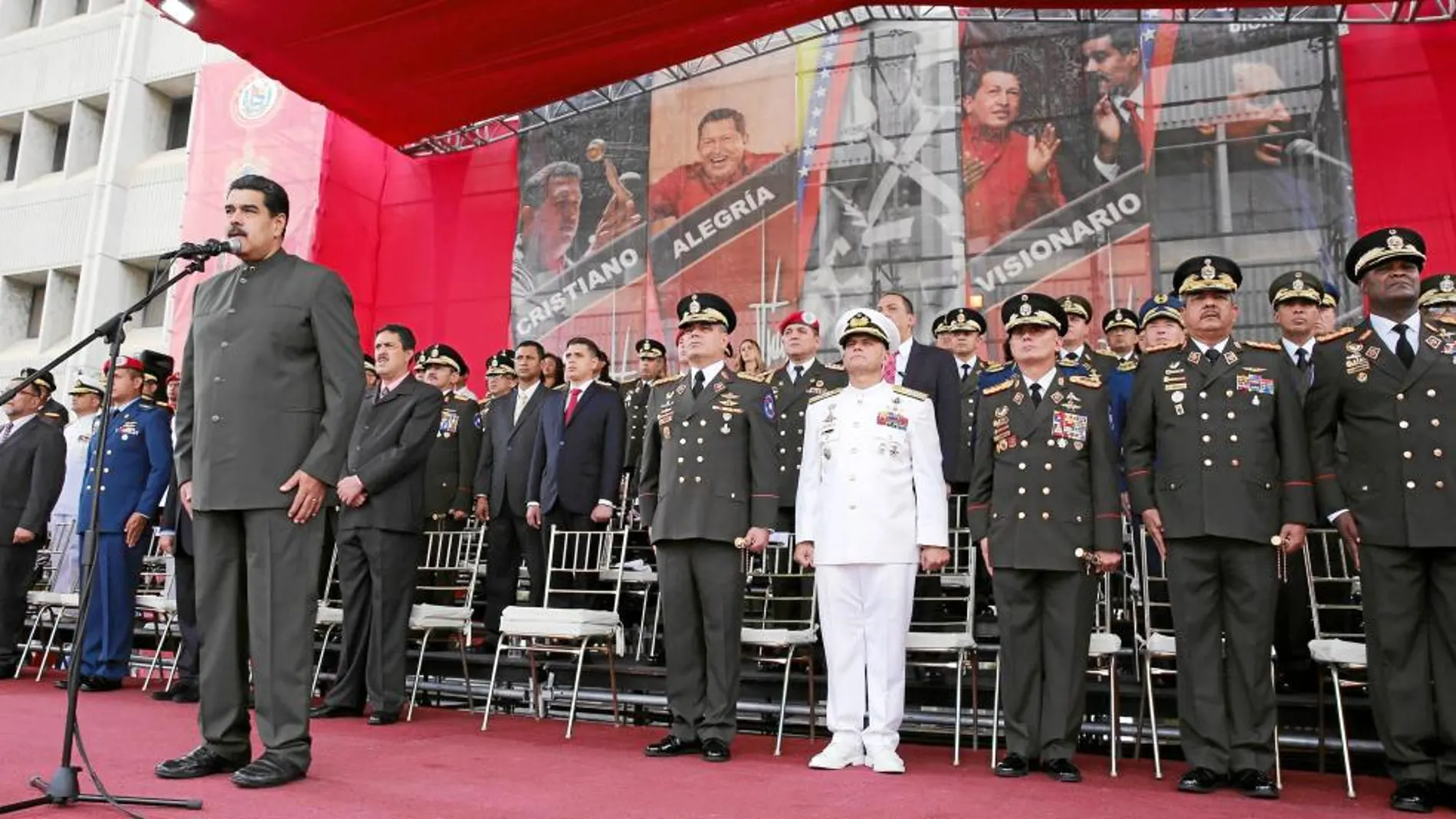 El presidente de Venezuela, Nicolás Maduro, se dirige al Ejército durante un discurso frente a los altos mandos militares en Caracas
