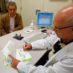 Las mujeres son las que más emplean la telemedicina