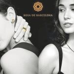 Artesanía y elegancia son dos de los rasgos de Rosa de Barcelona, una firma que comercializa, entre otras cosas, las joyas artesanas de Solsona.