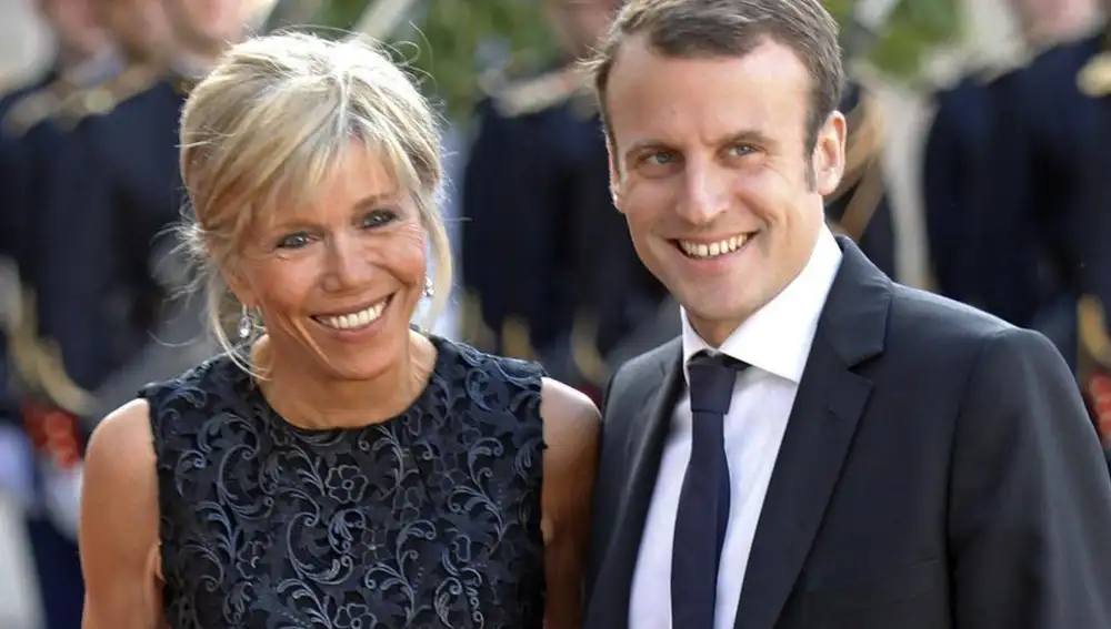 Brigitte Macron, junto a su pareja, Enmanuel Macron