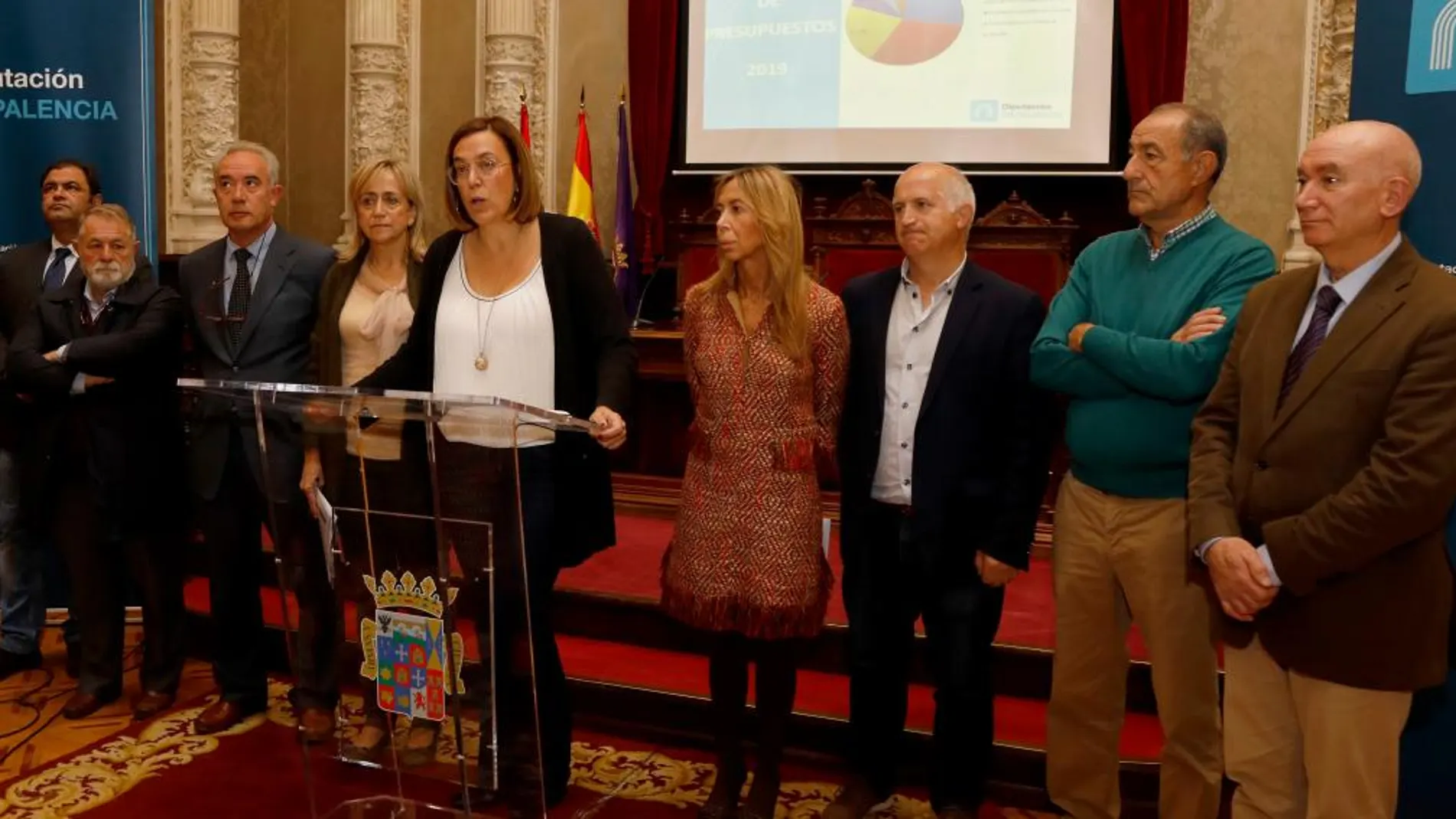 La presidenta de la Diputación de Palencia, Ángeles Armisén, acompañada de su equipo de Gobierno, presentan los presupuestos