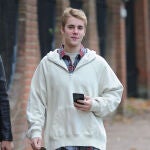 Justin Bieber pasea por Londres durante su gira mundial