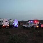 Vehículos de la ONU y una ambulancia a las afueras del complejo turístico de Kangaba