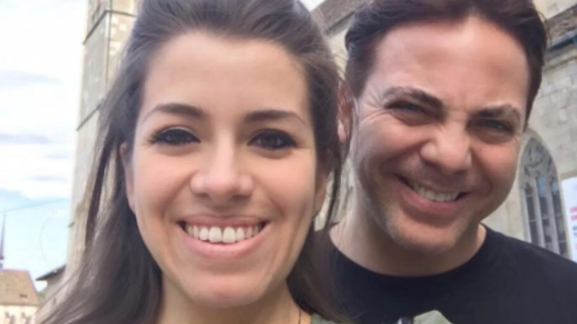 Cristian Castro y Carol Victoria Urbán durante su luna de miel en Suiza