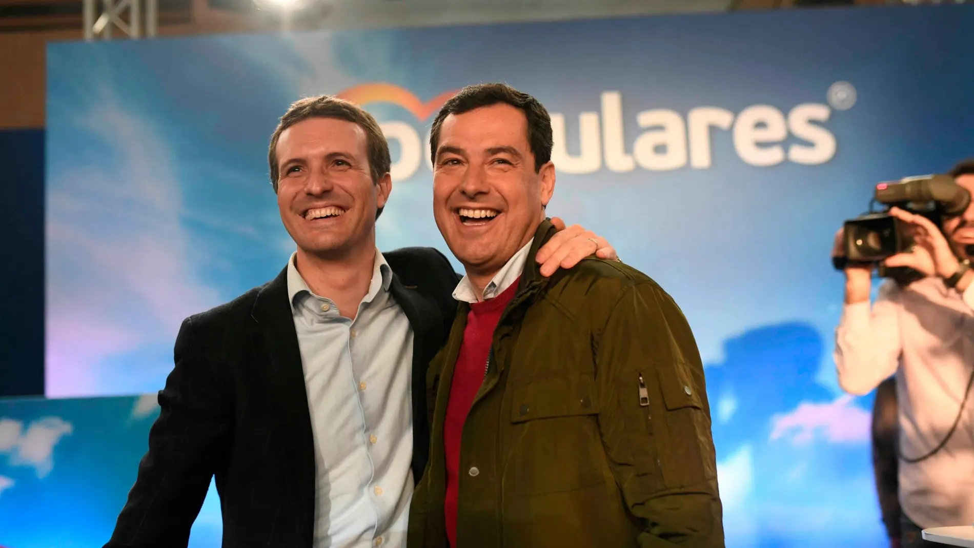 Pablo Casado, y el presidente de la Junta, Juanma Moreno, durante un acto con los candidatos del partido al Congreso y Senado por Córdoba