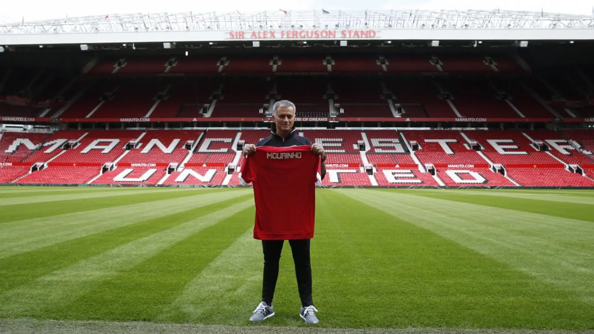 Jose Mourinho, durante su presentación como entrenador del Manchester United.