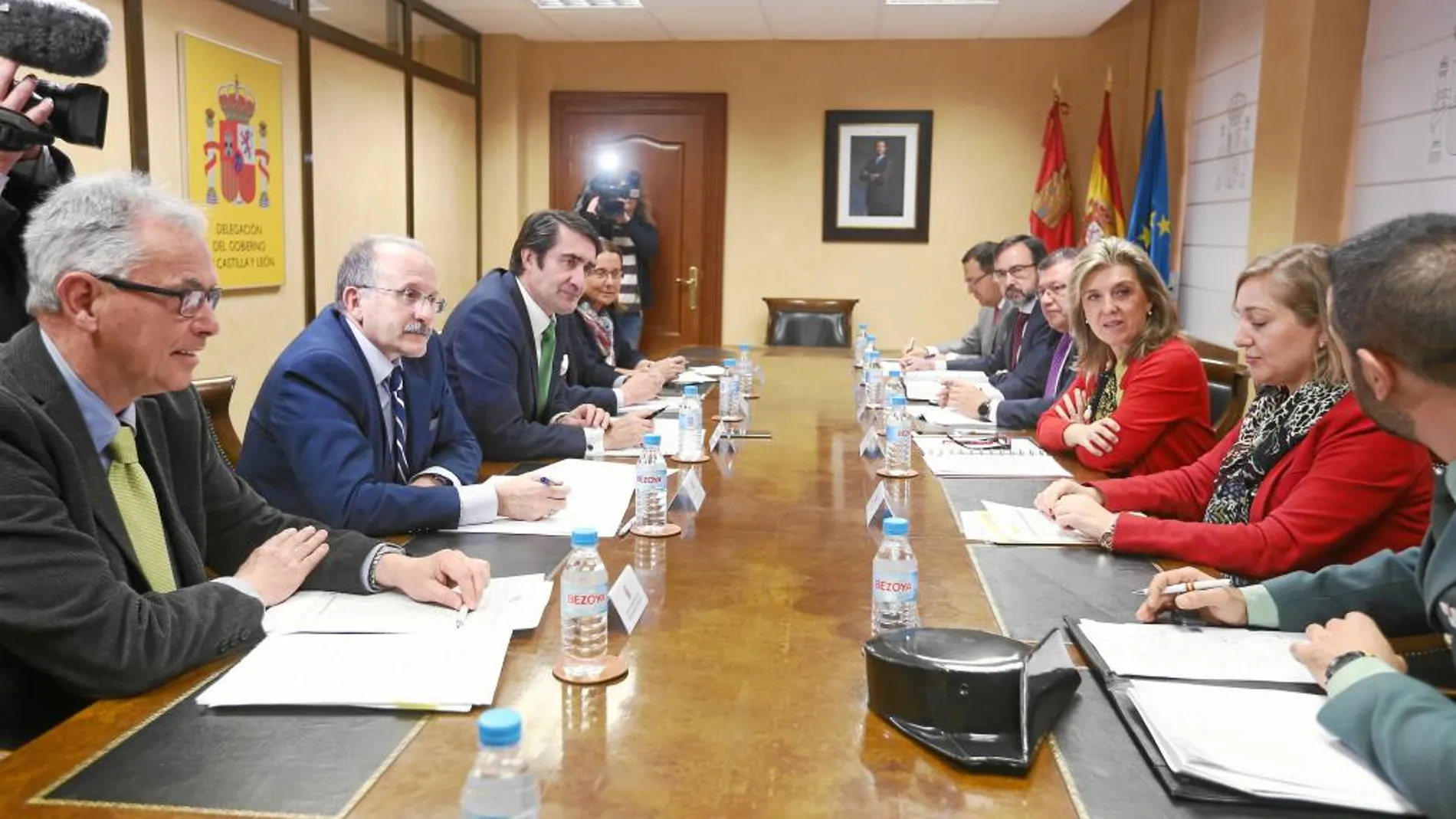 María José Salgueiro y Juan Carlos Suárez-Quiñones durante la reunión de coordinación de campaña invernal