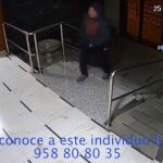 La policía ha difundido un vídeo para tratar de localizar al autor del fuego
