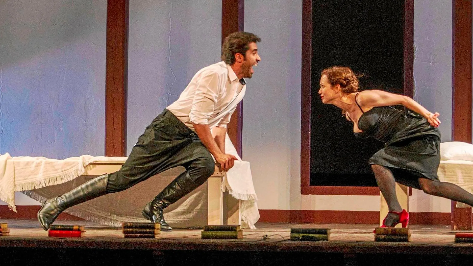 Manuel Moya y Lidia Navarro durante la representación de «Desengaños amorosos» en el Corral de Comedias de Almagro. Foto: Festival Internacional de Teatro Clásico de Almagro