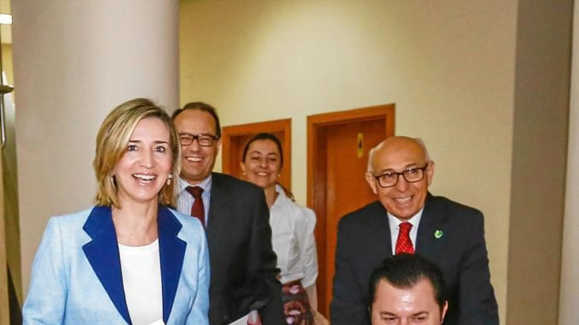 La consejera de Familia, Alicia García, junto al presidente de Cermi, Francisco Sardón, y el presidente de Plena Inclusión Castilla y León, Juan Sánchez