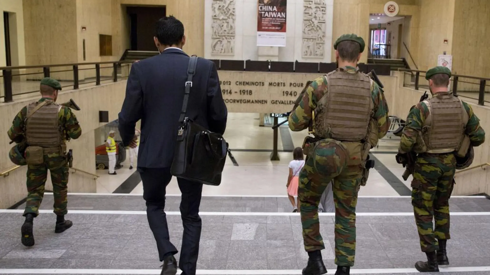 Soldados en la Estación Central de Bruselas