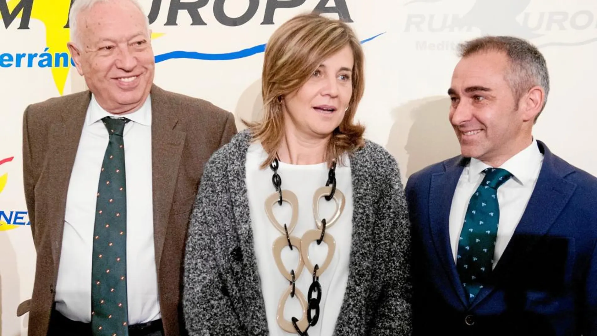 De izda. a dcha., José Manuel García-Margallo, Elena Bastidas y Miguel Barrachina