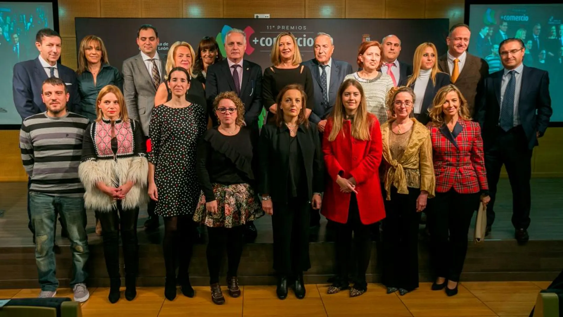 La consejera Pilar del Olmo junto a los premiados en los XI Premios de Comercio Tradicional de Castilla y León